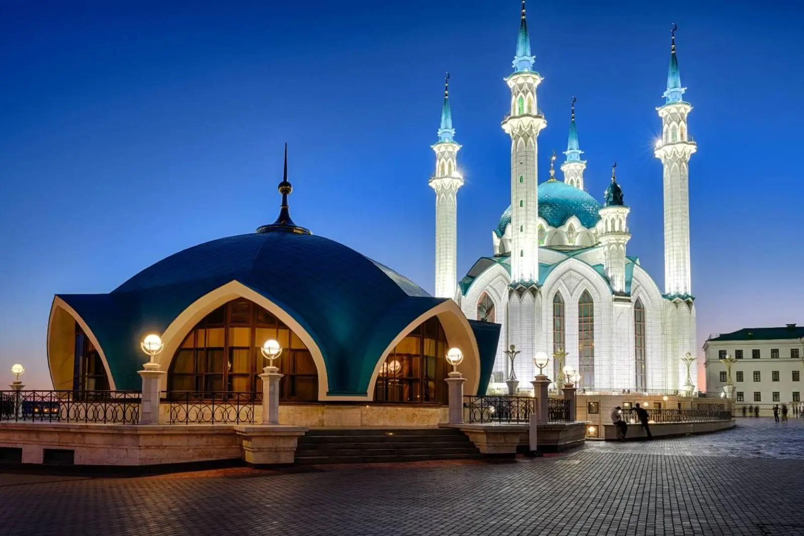 Kazan Devlet Tıp Üniversitesi – Kazan Kremlini ve Kul Şerif Camii